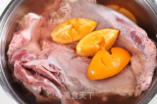 酱牛肉（卤牛肉）的做法步骤：1