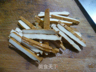 香干黑木耳炒蒜薹的做法步骤：3