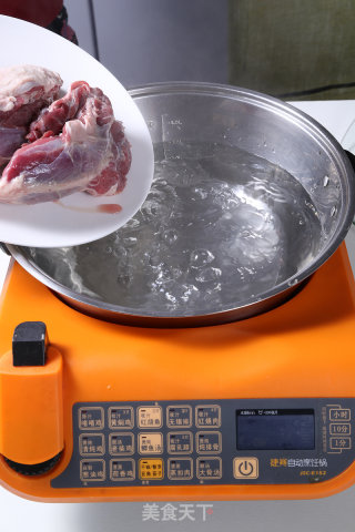 眷村牛肉面的做法步骤：2