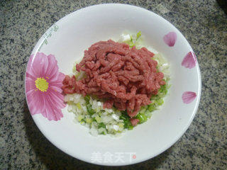 大葱牛肉馅馅饼的做法步骤：2