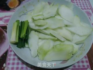 腊肠炒芥蓝头的做法步骤：2