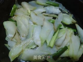 腊肠炒芥蓝头的做法步骤：6