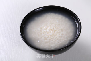 糯米藕的做法步骤：1