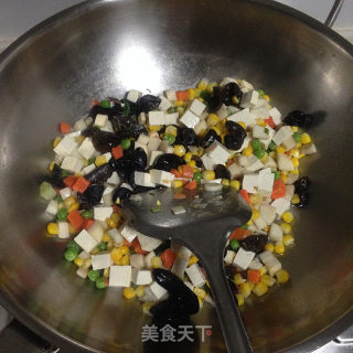 五彩杂蔬丁的做法步骤：4
