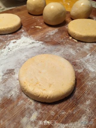 手工南瓜饼，和高高一起只要五小步的做法步骤：8