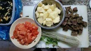 番茄牛肉砂锅的做法步骤：1