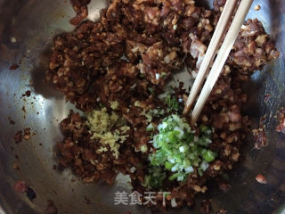韭菜馅饼的做法步骤：1