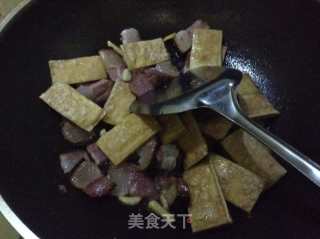 香干炒腊肉的做法步骤：6