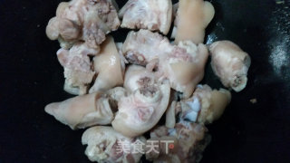 黄豆美容猪蹄的做法步骤：1