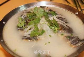 党参鲫鱼滋补汤，在家自制调理滋补汤制作方法的做法步骤：1
