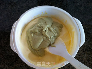 抹茶花纹戚风蛋糕的做法步骤：13
