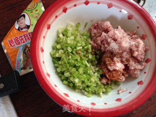 【生煎肉末芹菜饺子】的做法步骤：9
