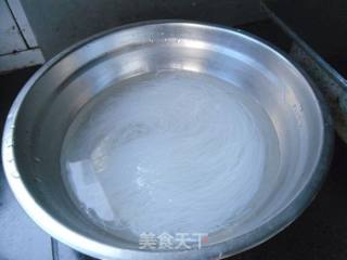 蒜油粉丝蒸虾仁的做法步骤：3