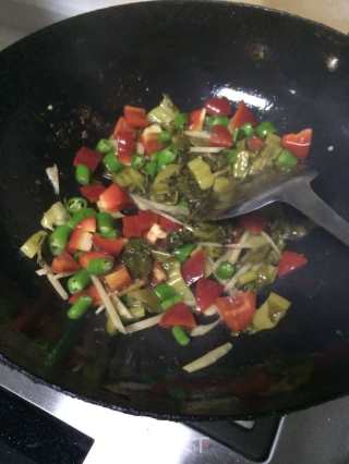 芹菜爆炒牛肉的做法步骤：7