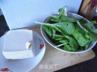 小白菜豆腐汤的做法步骤：1