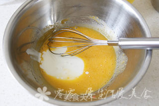 彩虹奶油裱花生日蛋糕的做法步骤：5