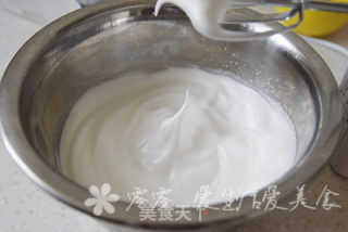 彩虹奶油裱花生日蛋糕的做法步骤：7