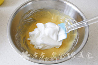 彩虹奶油裱花生日蛋糕的做法步骤：8