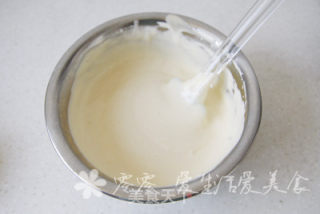 彩虹奶油裱花生日蛋糕的做法步骤：9