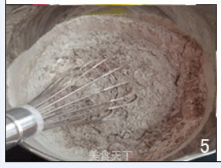 我与玛德琳蛋糕的美丽邂逅的做法步骤：5