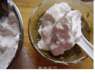 黑芝麻戚风蛋糕（6寸）的做法步骤：9