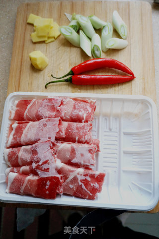 葱爆牛肉的做法步骤：1