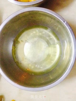 简单电饭煲蛋糕的做法步骤：1