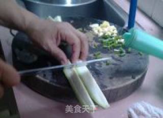 丝瓜炒荔枝菌的做法步骤：3