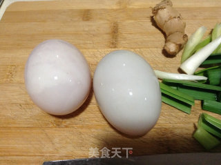 节后清肠----------咸蛋芥菜汤的做法步骤：6