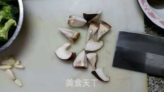 鲍汁香菇西兰花的做法步骤：2