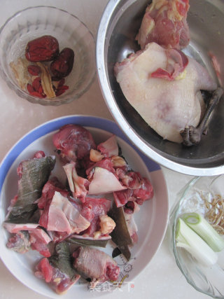 冬补---甲鱼母鸡汤的做法步骤：1
