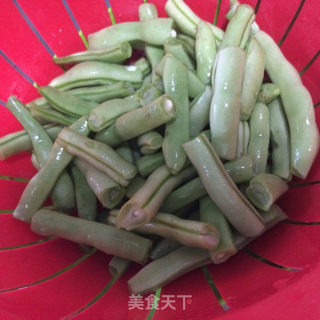 干煸四季豆的做法步骤：1