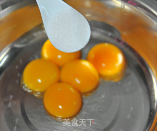 像云朵一样柔软的蛋糕【香橙乳酪烫面戚风】的做法步骤：1