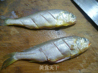 油煎小黄鱼的做法步骤：3