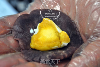 美味蛋黄酥的做法步骤：13