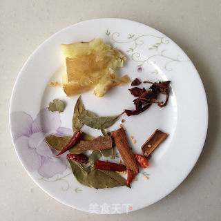 老鹅炖山药的做法步骤：1