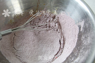 红丝绒奶油夹心蛋糕的做法步骤：4