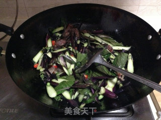 无辣不欢-----------湖南薰肠炒红菜苔的做法步骤：5
