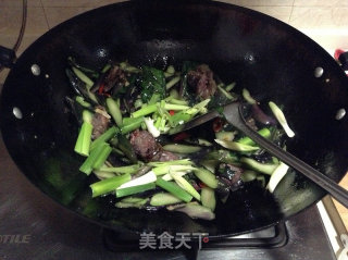 无辣不欢-----------湖南薰肠炒红菜苔的做法步骤：6