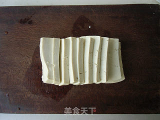 墨鱼仔烧豆腐的做法步骤：1