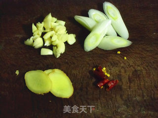 墨鱼仔烧豆腐的做法步骤：5