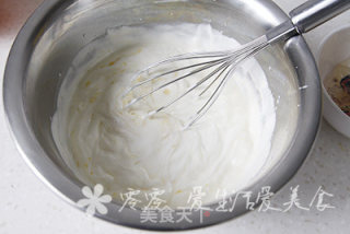 芒果酸奶慕斯的做法步骤：6
