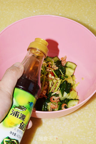 【海米拌黄瓜】--冬季餐桌上的清爽小菜的做法步骤：6