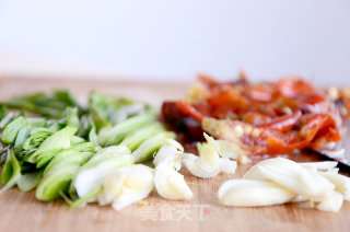 湖南安化蒜苗腊肉炒饭~山哥来了系列美食的做法步骤：3
