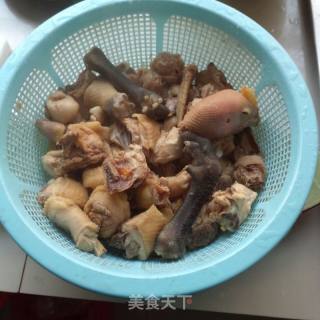 红烧鸡肉的做法步骤：2