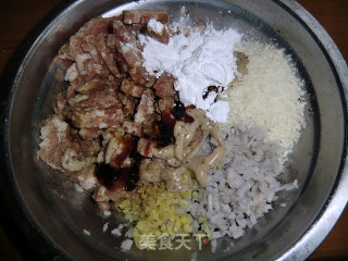 黑椒莲藕小肉丸的做法步骤：2