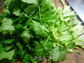 大豆蛋白炒芹菜的做法步骤：3