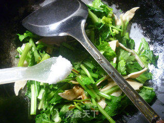 大豆蛋白炒芹菜的做法步骤：7