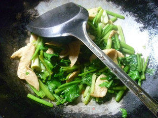 大豆蛋白炒芹菜的做法步骤：9