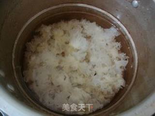滋阴润燥---【红枣枸杞银耳羹】的做法步骤：2